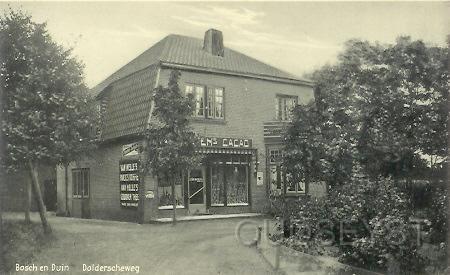 Doldw-1932-002.jpg - Dit is de Kruidenierswinkel van J. Brinkman aan de Dolderscheweg 62. Hedendaags staat het pand aan de Nieuwe Dolderseweg 62 op de hoek van de Nieuwe Dolderseweeg en de Hertenlaan. Opname van 1930